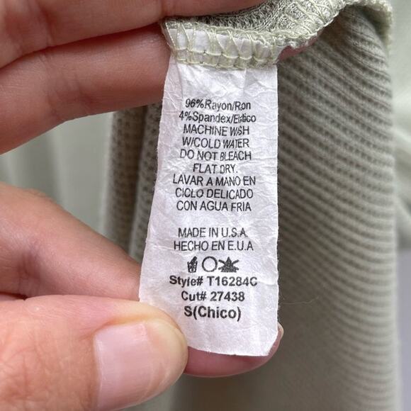 Pink Lilly Sage Light Olive‎ Green Oversized V-Neck Waffle Knit Tee - Picture 4 of 4